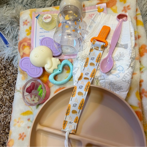 Lifelike Baby Girl Doll Cloth Body Full Silicone Limbs & Accessories (NWT) - Picture 13 of 13